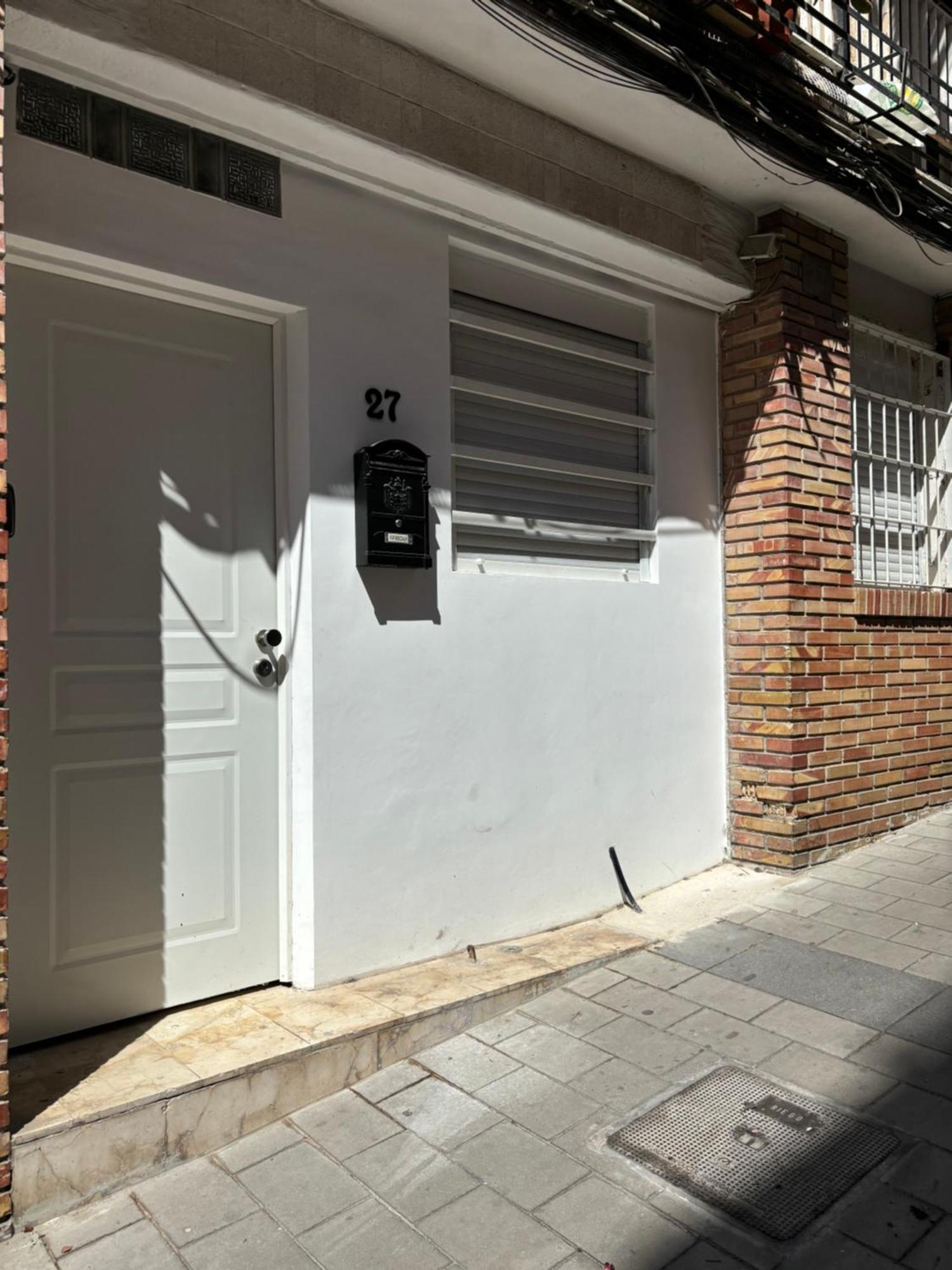 Apartamento Blanco Y Negro En El Centro Alicante Exterior foto
